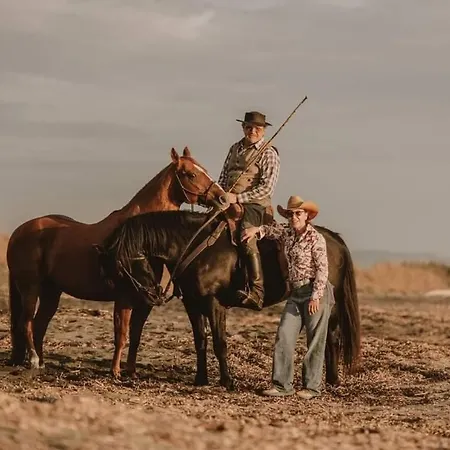 Red Cedar Ranch בית הארחה 3*